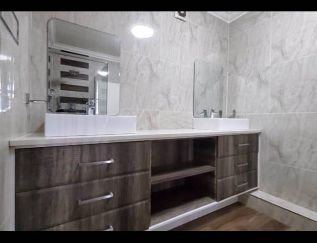 3 BEDROOM APARTMENT FOR SALE IN UMHLANGA RIDGE